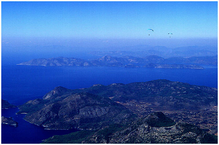Küstenverlauf bei Ölüdeniz (Türkei) aus der Luftperspektive